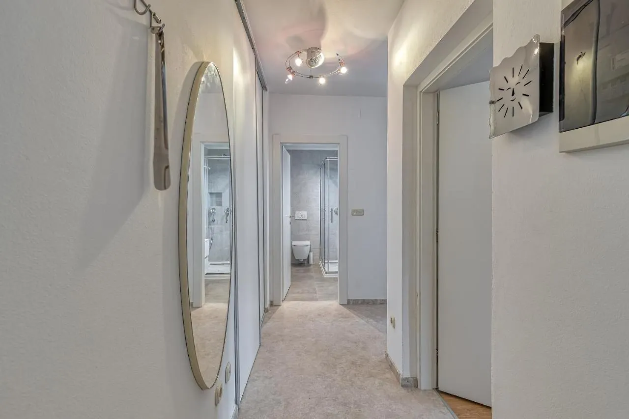 Apartment Burle With Balcony Medulin